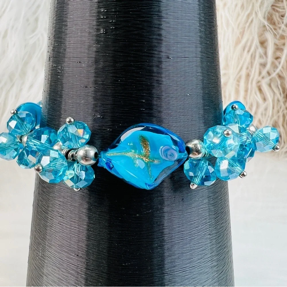 Beautiful reflective blue beaded glass stretch bracelet